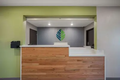 Photo 3 - Woodspring Suites Milwaukee - Menomonee Falls