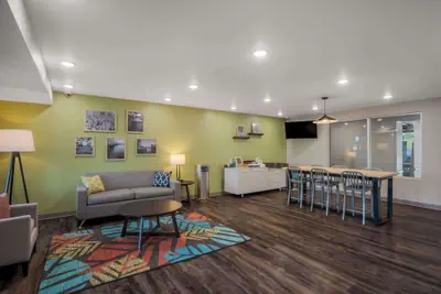 Photo 4 - Woodspring Suites Milwaukee - Menomonee Falls