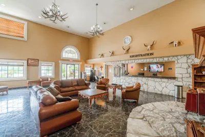Photo 5 - Days Inn & Suites by Wyndham Beeville