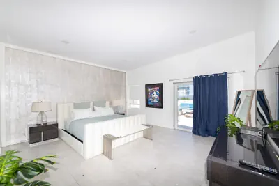 Photo 3 - Apartments at 100 Collins