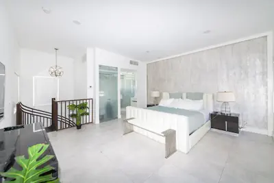 Photo 4 - Apartments at 100 Collins