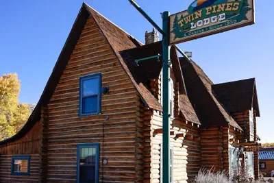 Photo 2 - Twin Pines Lodge & Cabins