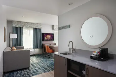Photo 4 - Hampton Inn & Suites Manistee Waterfront