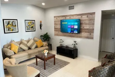 Photo 2 - Amazing & cozy Duplex near Zoo Miami