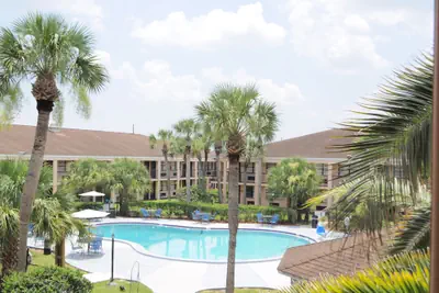 Photo 2 - Apm Inn and Suite