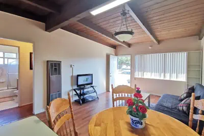 Photo 5 - Comfy 2BR 1Bath Apartment near HWY580-80