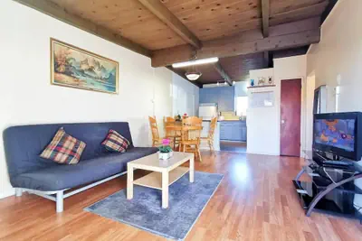 Photo 2 - Comfy 2BR 1Bath Apartment near HWY580-80