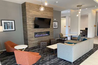 Photo 4 - La Quinta Inn & Suites by Wyndham Centralia