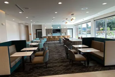 Photo 3 - La Quinta Inn & Suites by Wyndham Centralia
