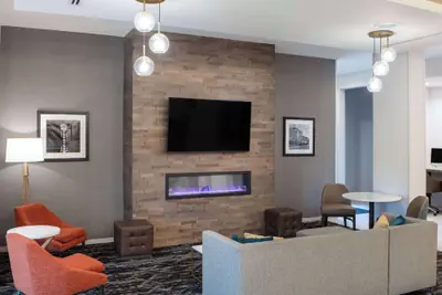 Photo 2 - La Quinta Inn & Suites by Wyndham Centralia