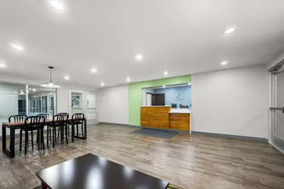 Photo 5 - Woodspring Suites Dearborn - Detroit