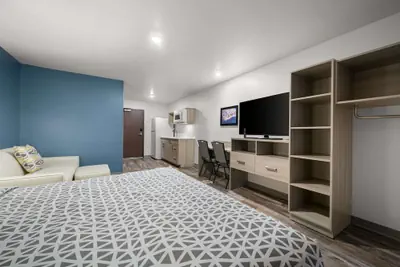 Photo 2 - Woodspring Suites Dearborn - Detroit