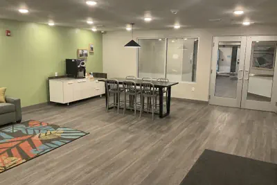 Photo 4 - Woodspring Suites Dearborn - Detroit