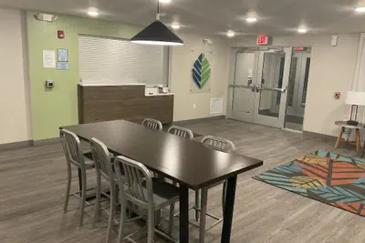 Photo 3 - Woodspring Suites Dearborn - Detroit