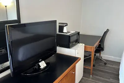 Photo 4 - Travel Inn & Suites