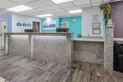 Photo 3 - Travelodge by Wyndham Livonia/Canton/Novi Detroit Area