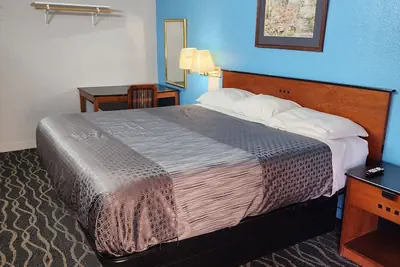 Photo 3 - Alamo Motel