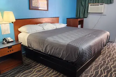 Photo 4 - Alamo Motel