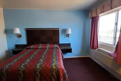 Photo 3 - Baycities Motel