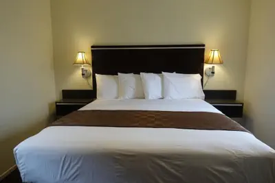 Photo 5 - Baycities Motel