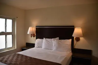 Photo 4 - Baycities Motel