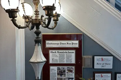 Photo 3 - Red Rocker Inn