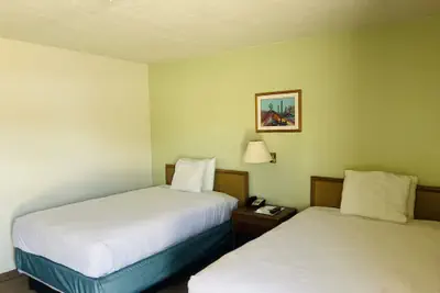 Photo 5 - Budget INN