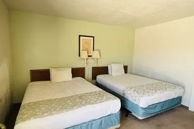 Photo 2 - Budget INN