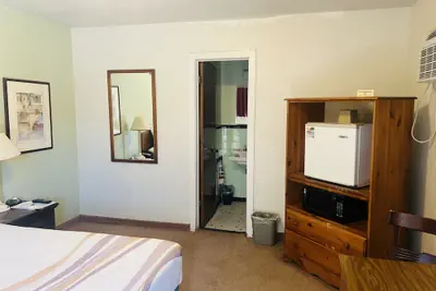 Photo 4 - Budget INN
