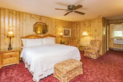 Photo 3 - Azalea Garden Inn