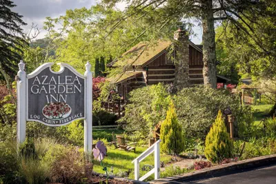 Photo 2 - Azalea Garden Inn