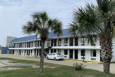 Photo 2 - Bayfront Inn