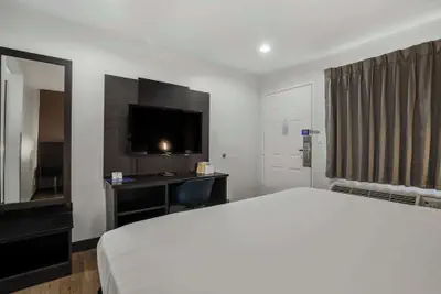 Photo 4 - Studio 6 Suites Escondido, CA