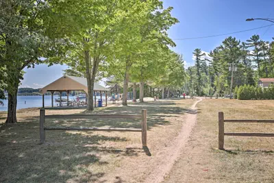 Photo 3 - Lakefront 'manitou Cottage' Near Dwtn Suttons Bay!