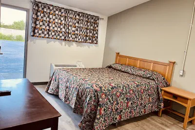 Photo 2 - The Express Inn