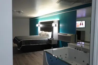 Photo 3 - Blue Beach Motel