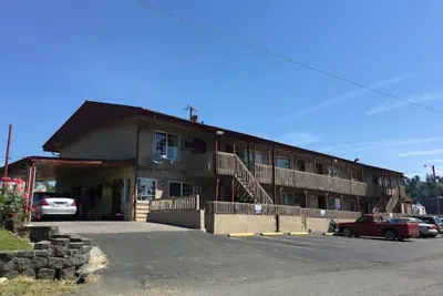Photo 2 - States Motel