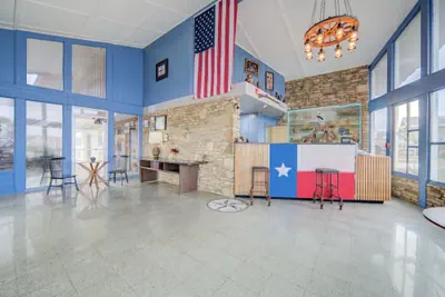 Photo 5 - Cannon Inn By Capital O Gonzales Tx