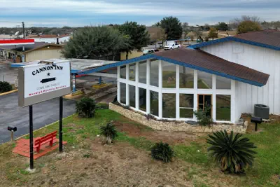 Photo 2 - Cannon Inn By Capital O Gonzales Tx
