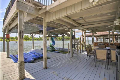 Photo 5 - Waterfront Lake Home w/ Deck - New Renovations!