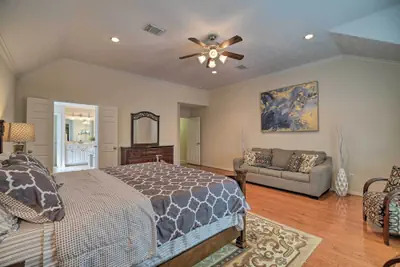 Photo 3 - 2,500 Sq Ft Townhome - Walk to Central River Oaks!