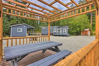Photo 5 - Wilderness Glamping: Eureka Tiny Home w/ Hot Tub!