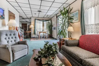 Photo 4 - Horseshoe Curve Lodge