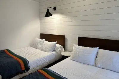 Photo 5 - Sierra Motor Lodge