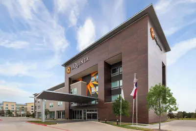 Photo 2 - La Quinta Inn & Suites by Wyndham Austin Parmer/Tech Ridge