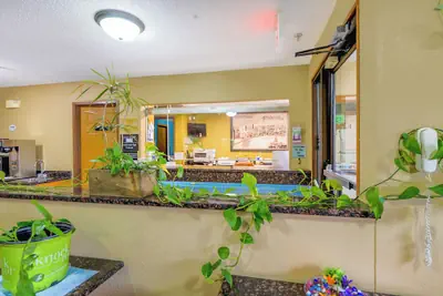 Photo 4 - Super Rest Inn