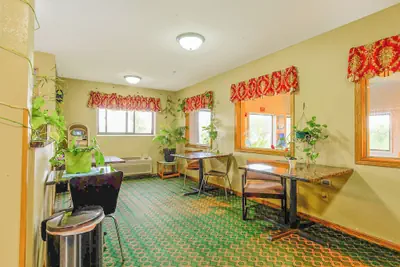 Photo 3 - Super Rest Inn