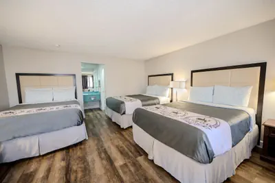 Photo 5 - River Oak Inn