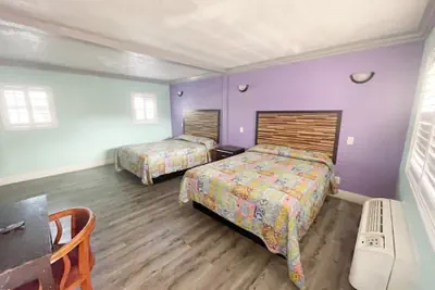 Photo 3 - Economy Inn