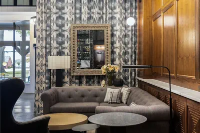 Photo 2 - The Louis Hotel
